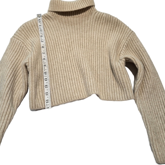 Cream Ribbed Turtleneck Crop Sweater - Never Worn - Picture 9 of 9